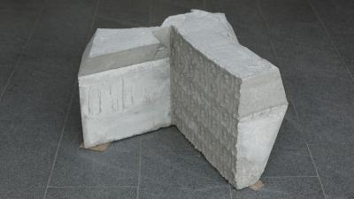Artwork of Isa Melsheimer showing a sculpted stone resting on the floor